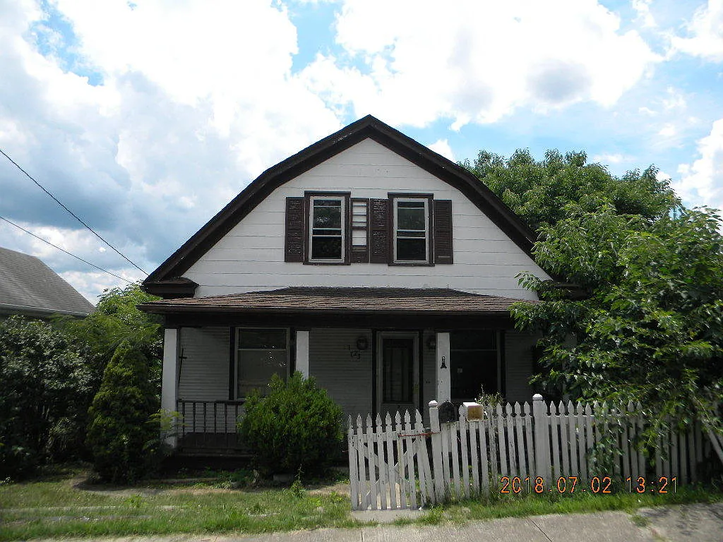 1223 Stewart Ave SE photo 1