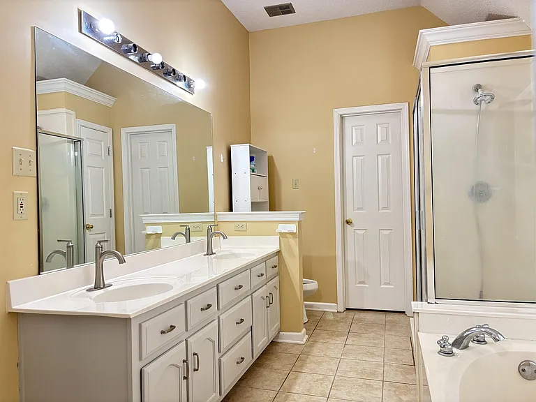 1077 Sugar Ln — Photo 7