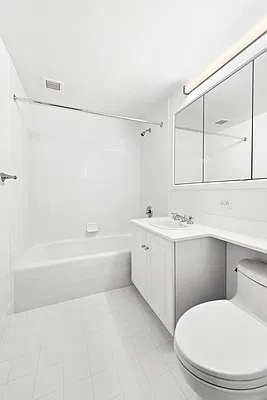 Bathroom, photo 1