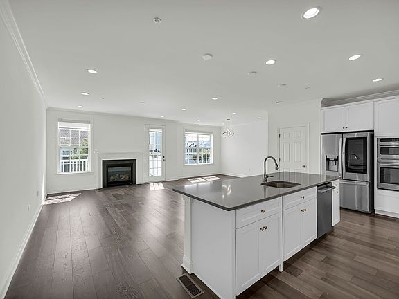 2nd image of 61 Aspen Dr