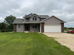 1051 Isaac Ave, Hazleton, IA 50641