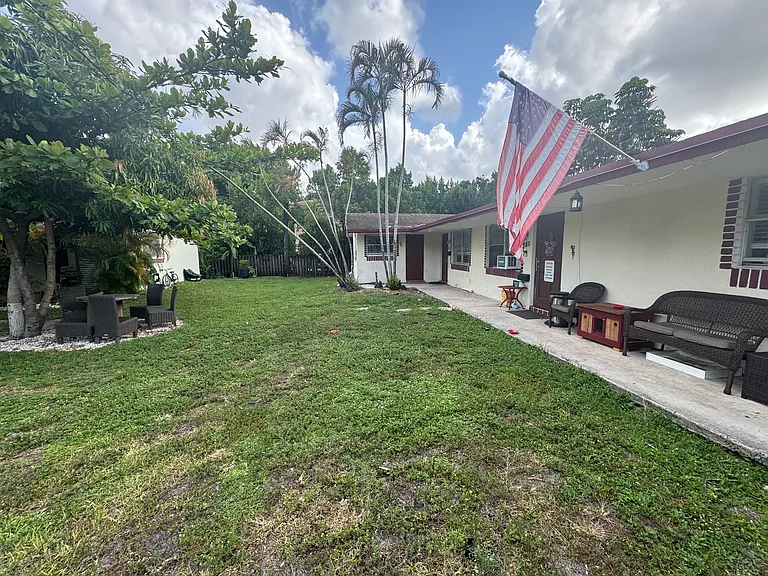 2887 SW 19th Ct #B — Photo 12