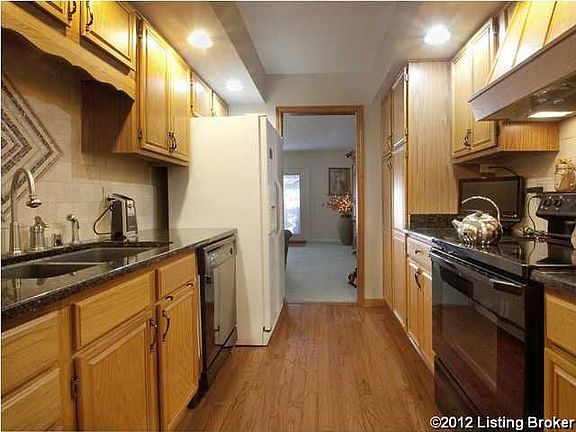 3rd image of 3107 Summerfield Dr