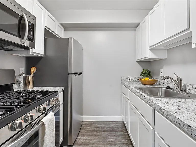 Maple View Apartments — Photo 8