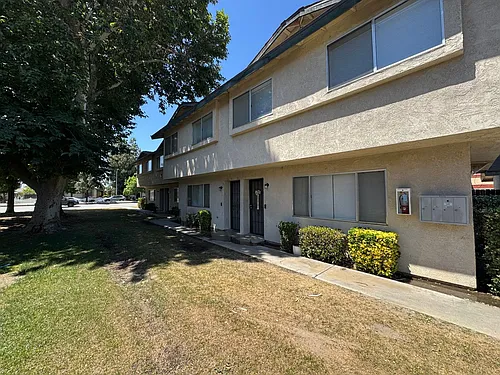 4208 White Ln Photo 1