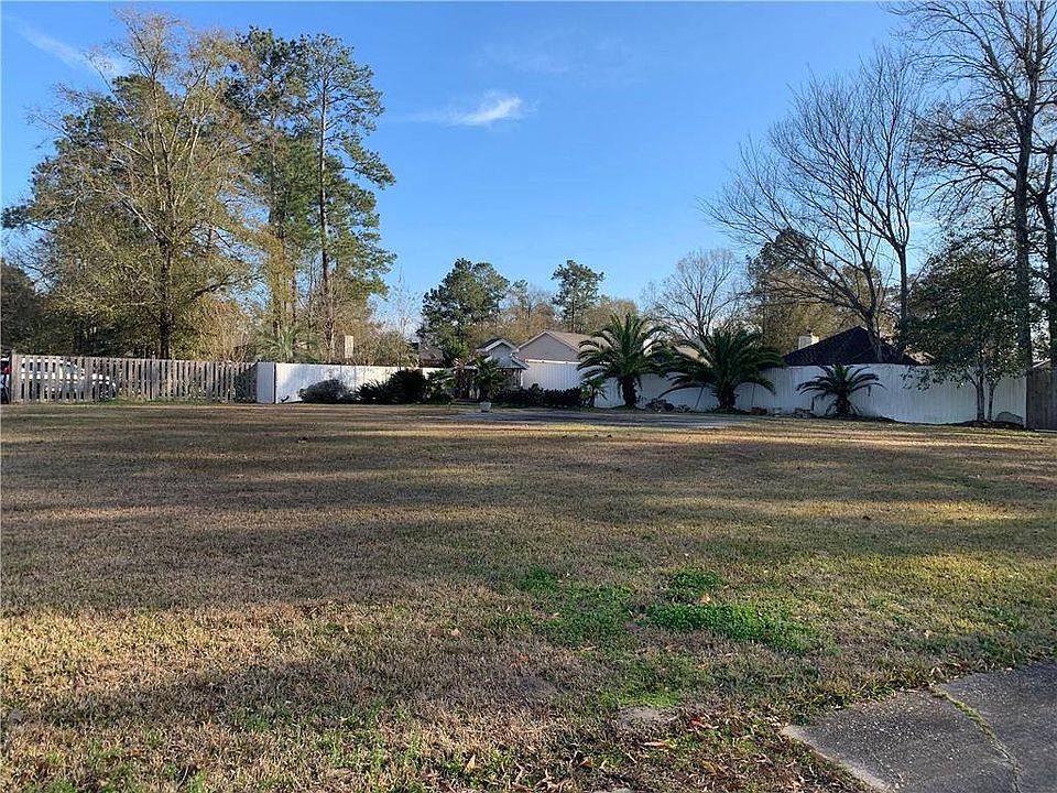 1st image of 18044 Bradford Dr
