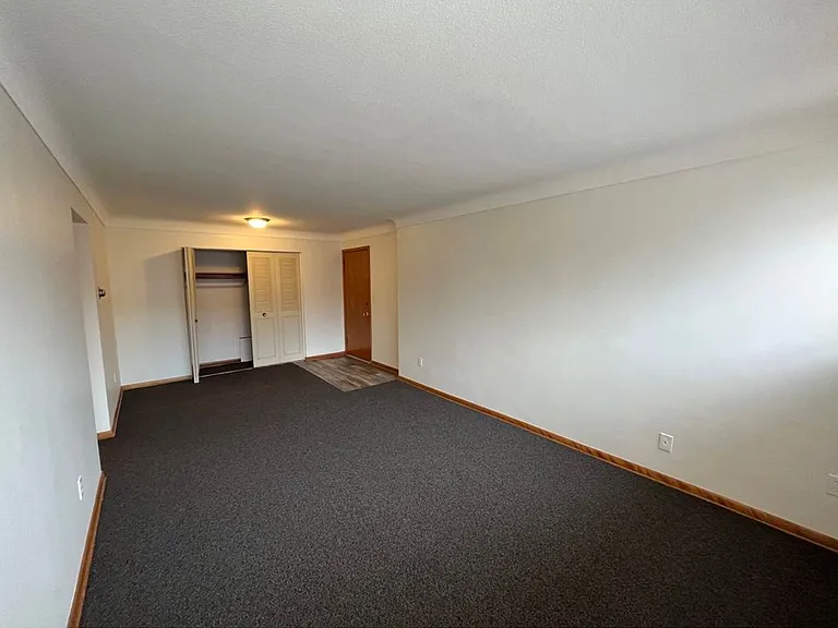 1310 Maryland Ave E — Photo 5