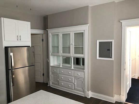 5th image of 2225 N Leavitt St #3F