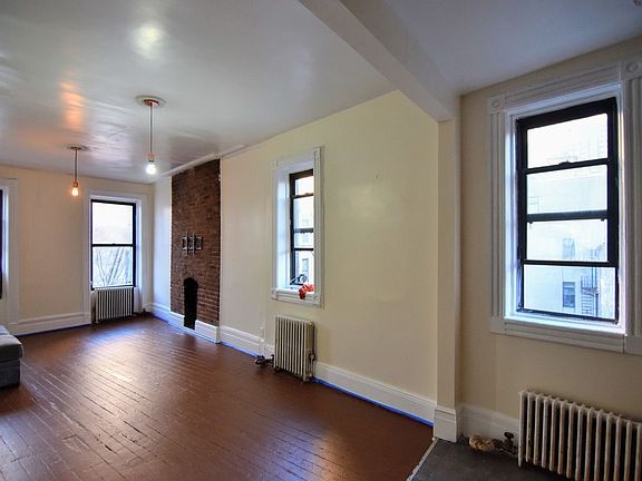 4th image of 351 W 47th St #10