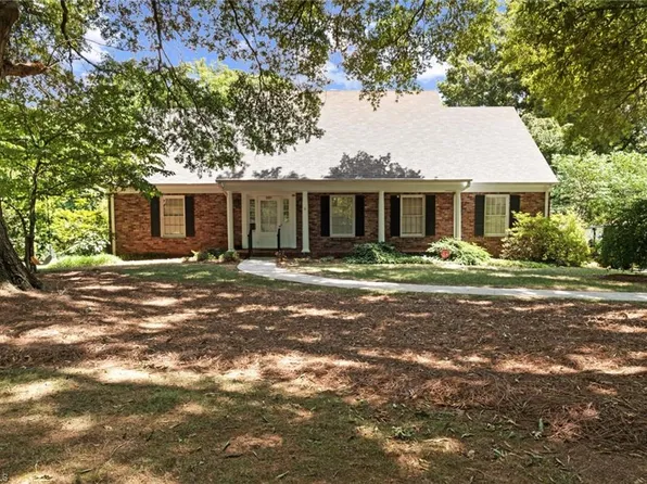 361 Dover Dr, Winston Salem, NC 27104