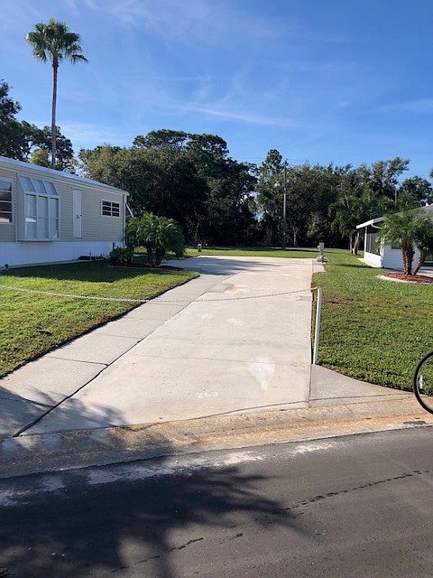 1st image of 263 Bainbridge Dr