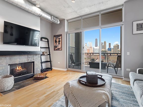 2nd image of 720 N Larrabee St APT 1304