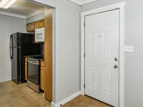 5th image of 613 Colonial Dr APT 6