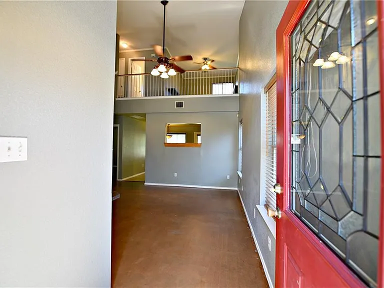 2813 Greenlee Dr — Photo 3