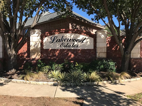 2nd image of 4712 Lakewood Dr