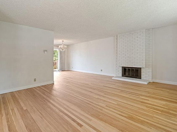 5th image of 1342 Dunnock Way