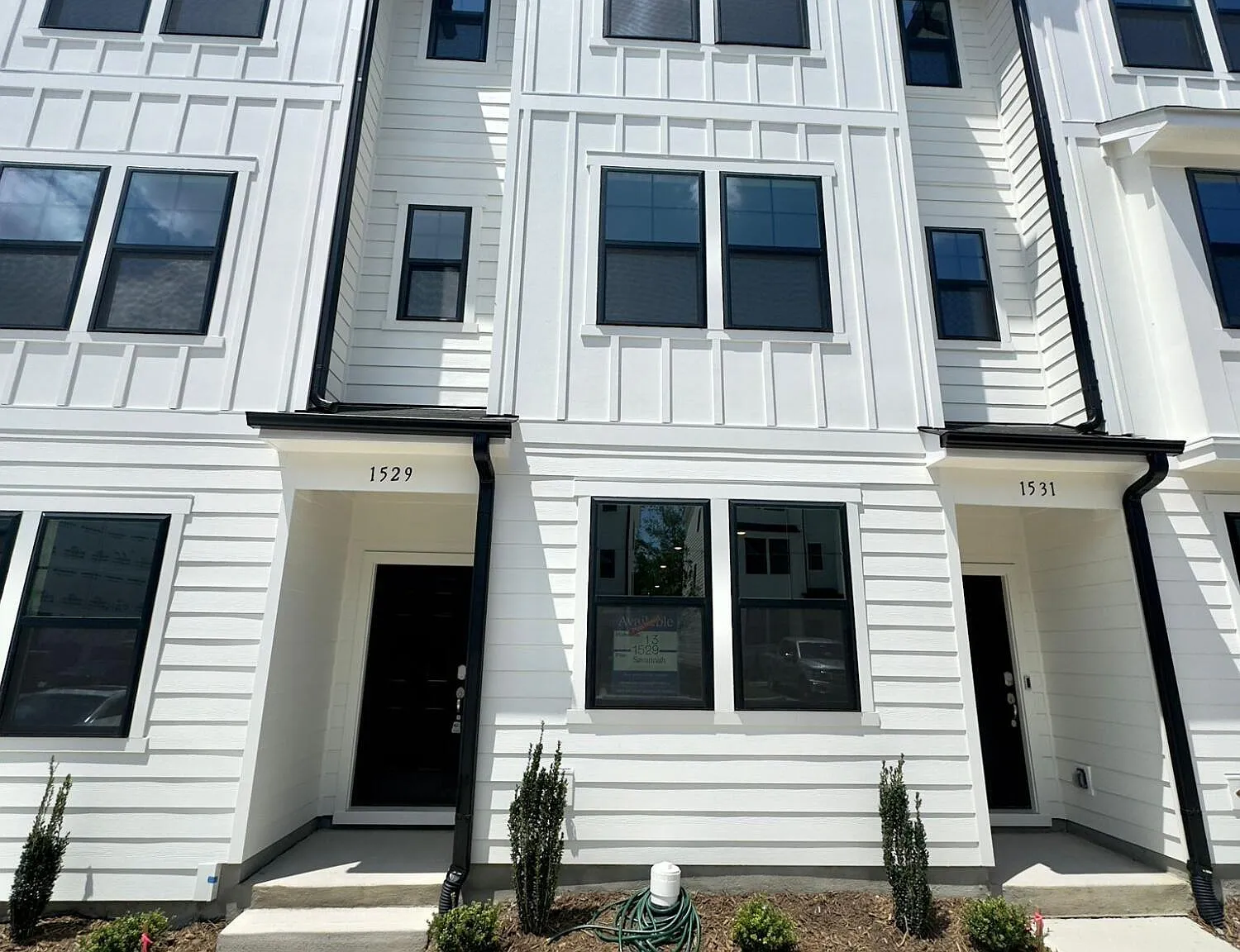 3 bed, 3.5 bath, 1889 sqft, $2,095 — Photo 2