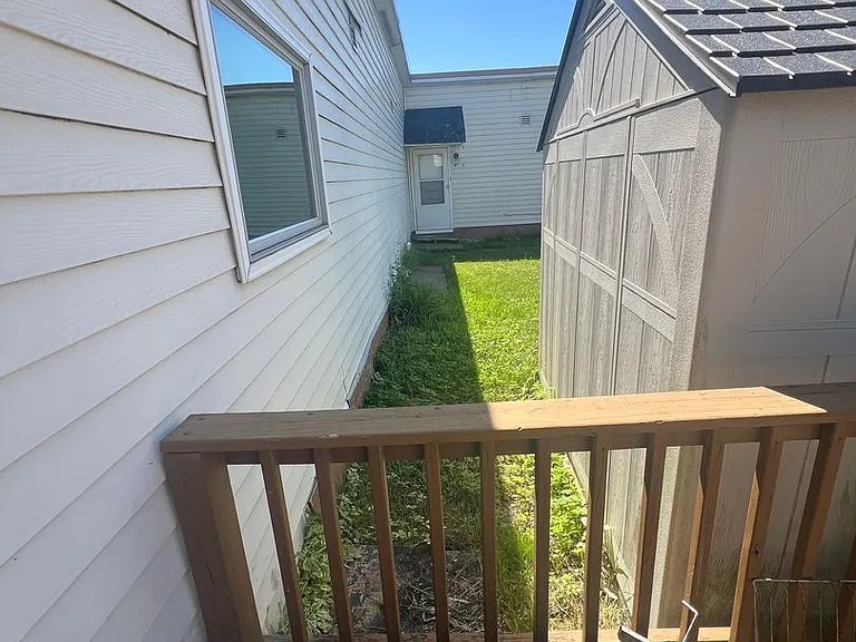 305 E Maple St — Photo 5