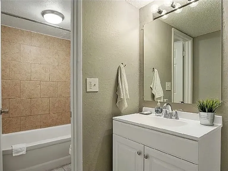 Portofino Apartments — Photo 5