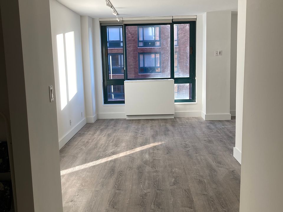 1st image of 1 Irving Pl APT P12h