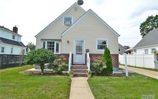 1st image of 242 Devonshire Dr