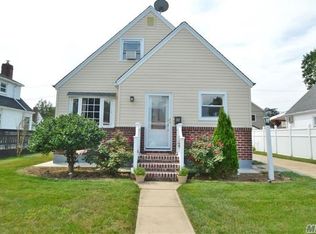 242 Devonshire Dr, New Hyde Park, NY 11040