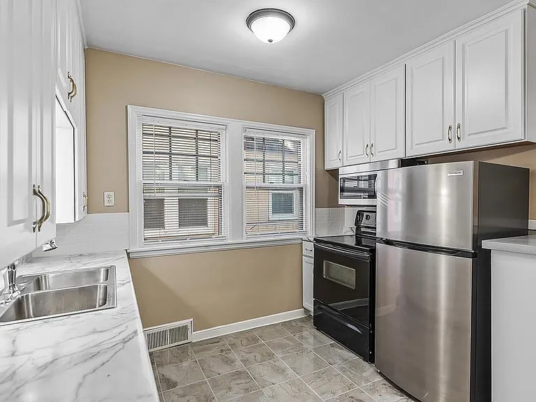 4331 Thomas Ave N — Photo 7
