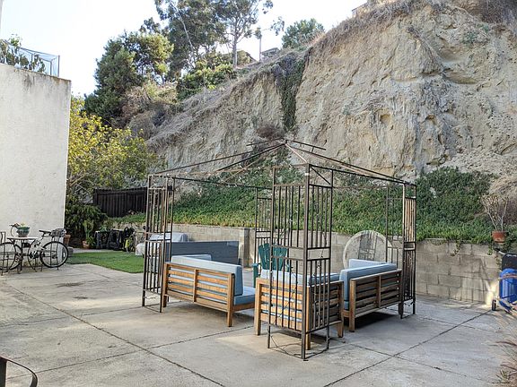 5th image of 2736 Reynard Way #2736