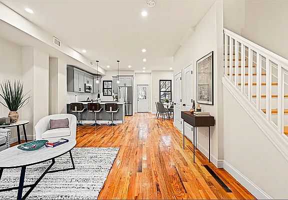 3rd image of 8 Crosby Ave