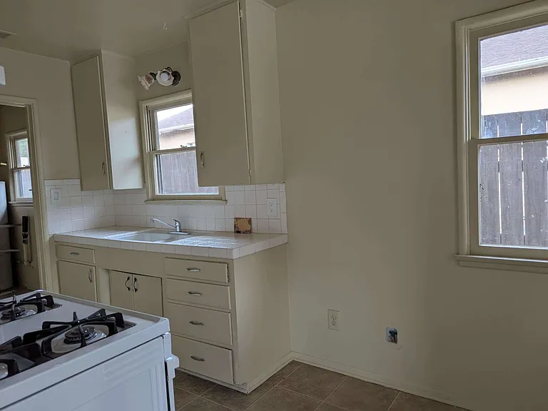 35242 Avenue A — Photo 6