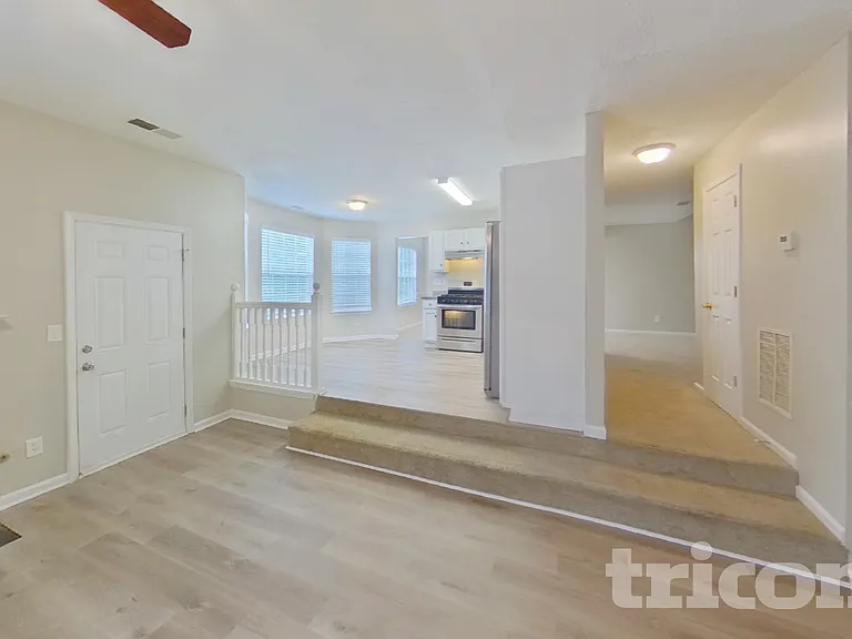 842 Asbury Trl — Photo 3