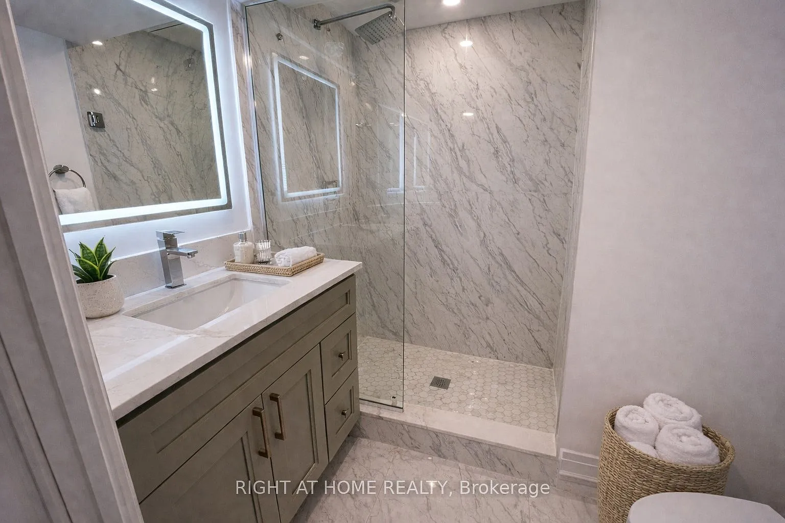 1 bed, $2,000 — Photo 4