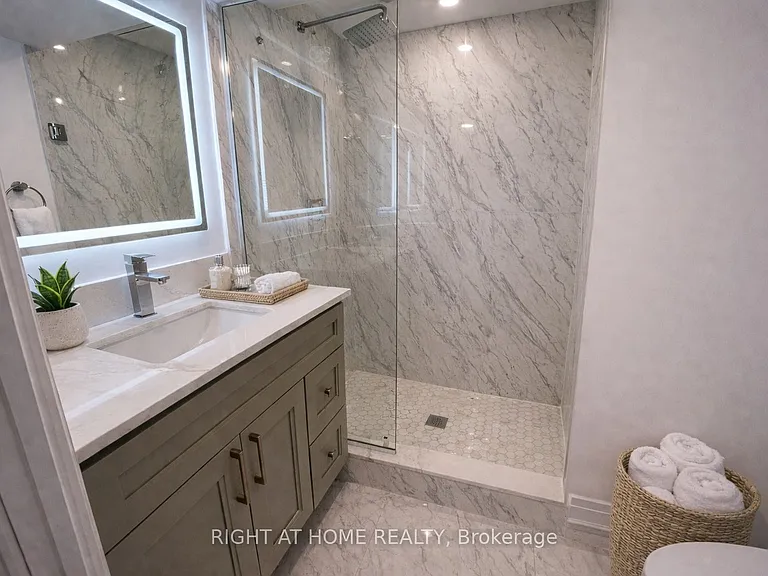 3551 Autumnleaf Cres #LOWER — Photo 4
