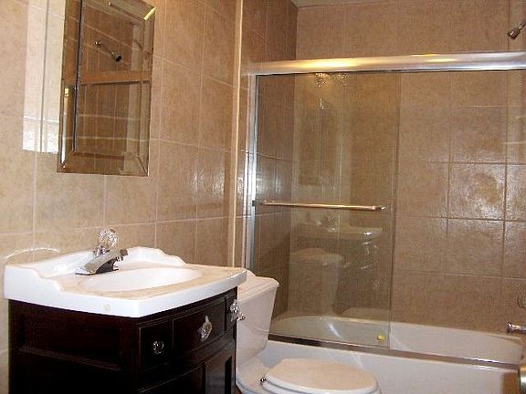 2nd floor Bathroom