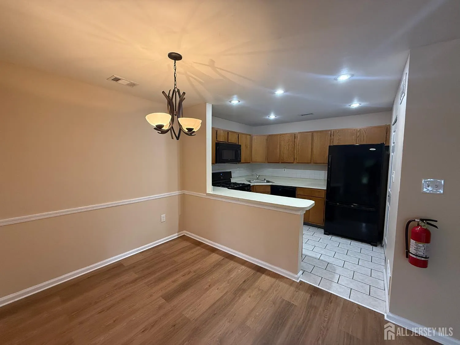 2 bed, 2.0 bath, $2,500 — Photo 2