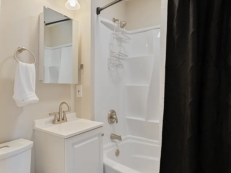 4335 Leavenworth St — Photo 24