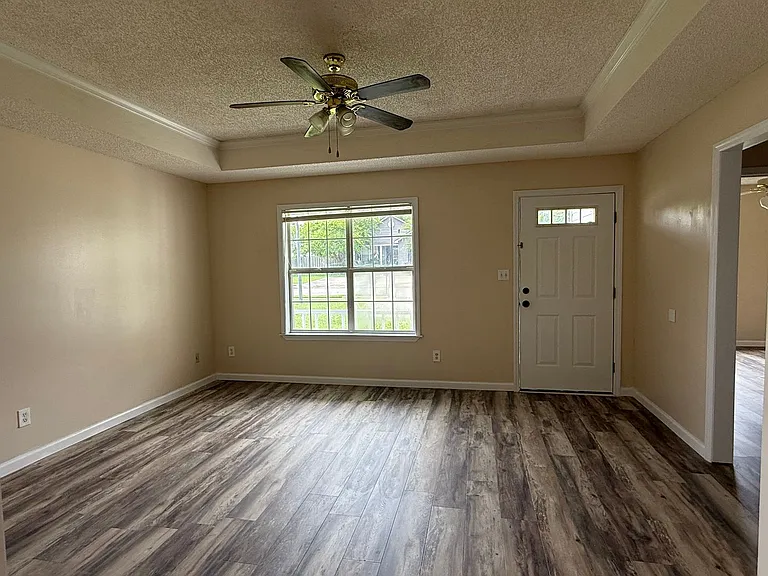 4069 Chadwyck Dr — Photo 2