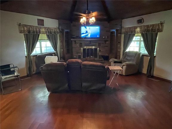 3rd image of 101 Clador Dr