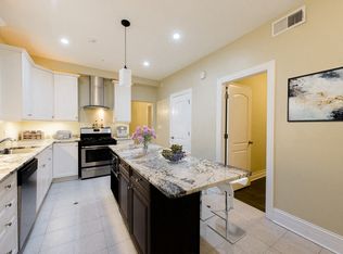2925 N Pine Grove Ave #2230944, Chicago, IL 60657