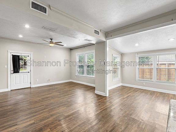 5th image of 901 Melbourne St