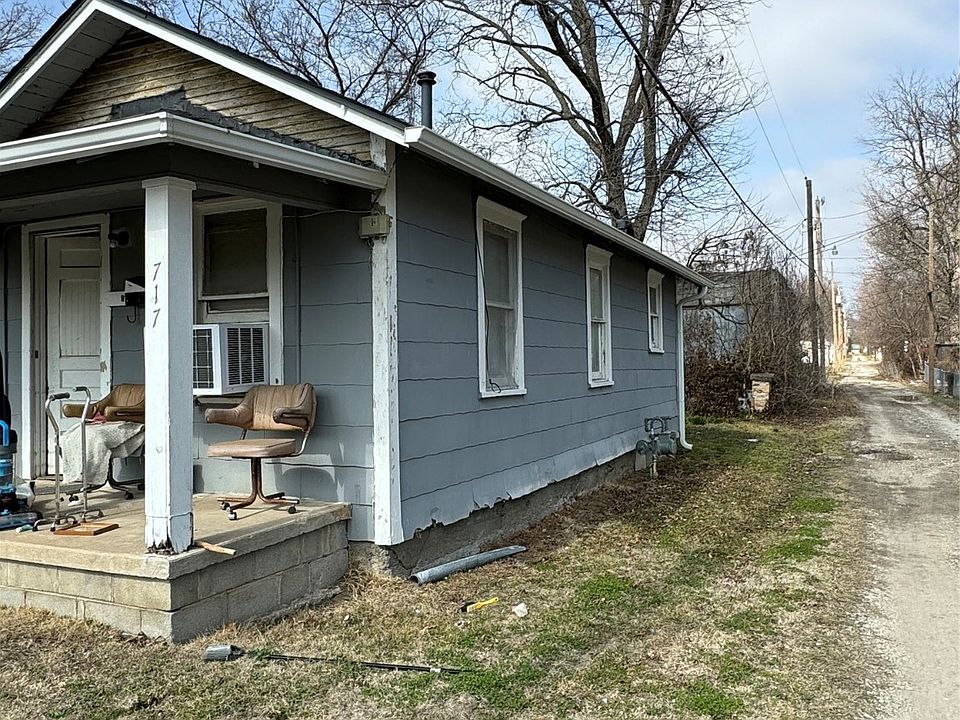 2nd image of 717 1st Ave NE