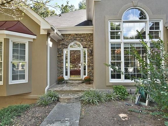 2nd image of 2240 Vinings Ln
