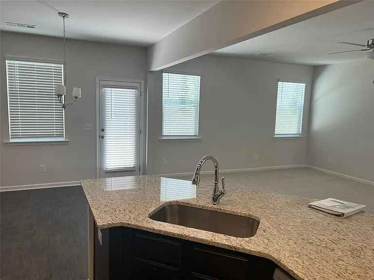 127 Berry Dr — Photo 8
