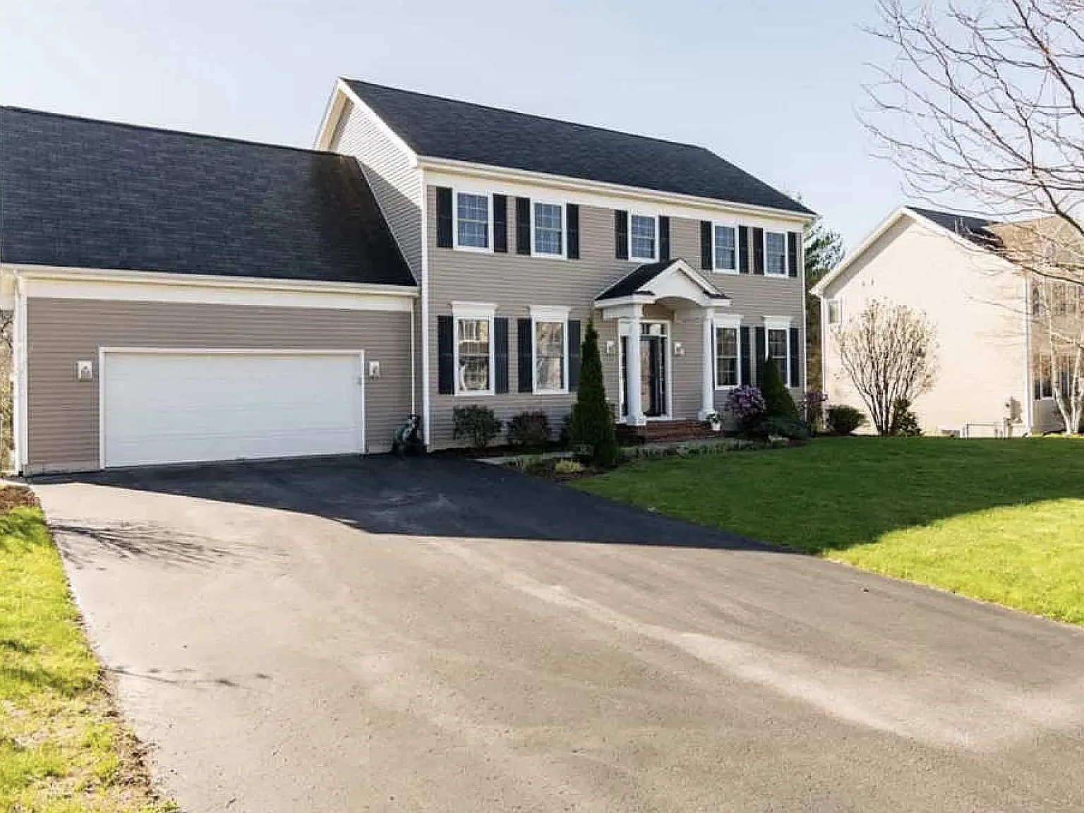 4 bed, 2.5 bath, 3317 sqft, $5,000 — Photo 1