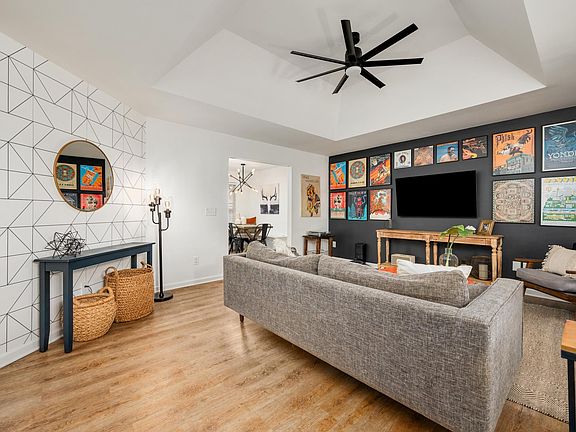 2nd image of 3102 Penny Ln