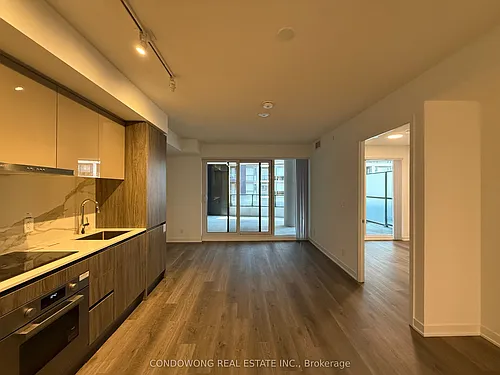 180 Front St E Photo 1