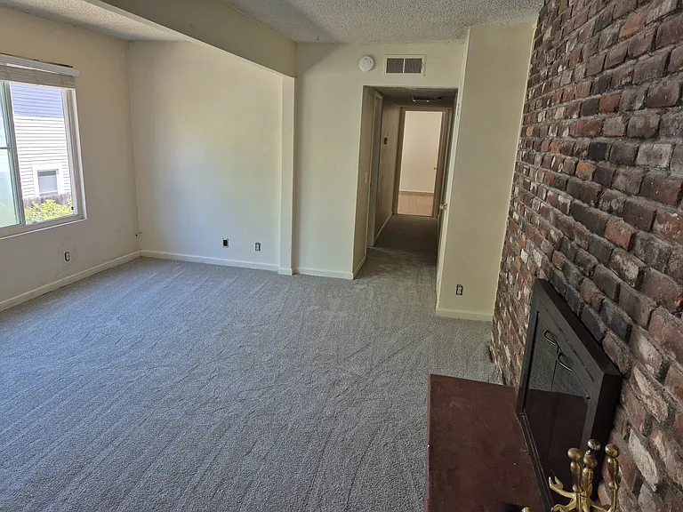 217 25th St #3 — Photo 2