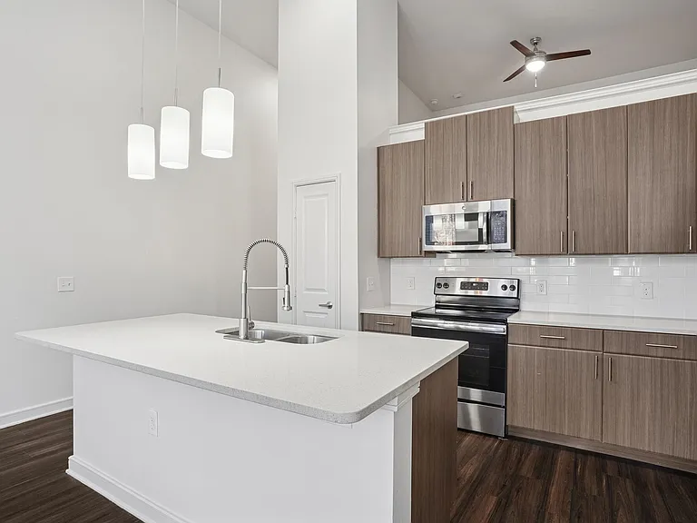 801 Lasco — Photo 40