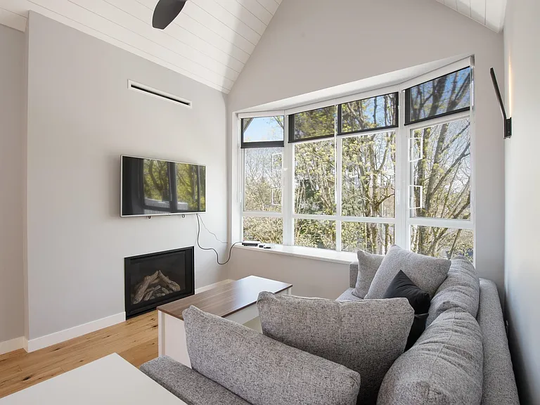 2755 Maple St #410 — Photo 5