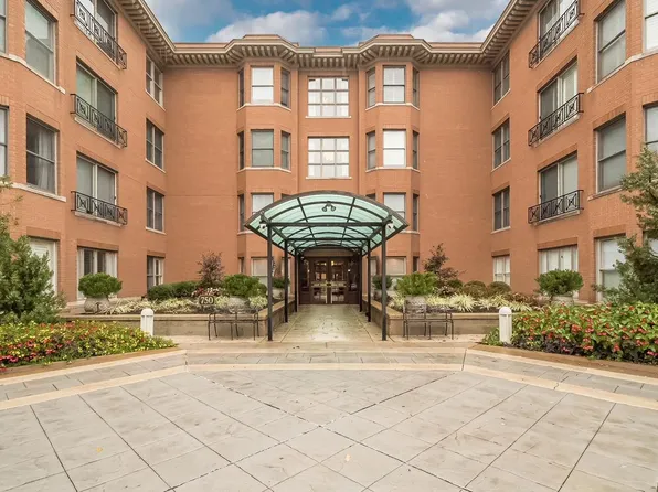 750 S Hanley Rd APT 14, Saint Louis, MO 63105